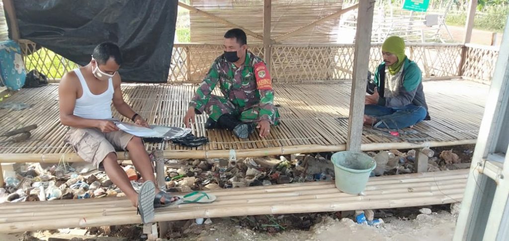 JALIN KEAKRABAN BABINSA KOMSOS DENGAN PETANI TAMBAK IKAN