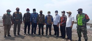 BABINSA DAMPINGI KOMISI II DPRD KABUPATEN BEKASI KUNJUNGI WILAYAH BINAANNYA