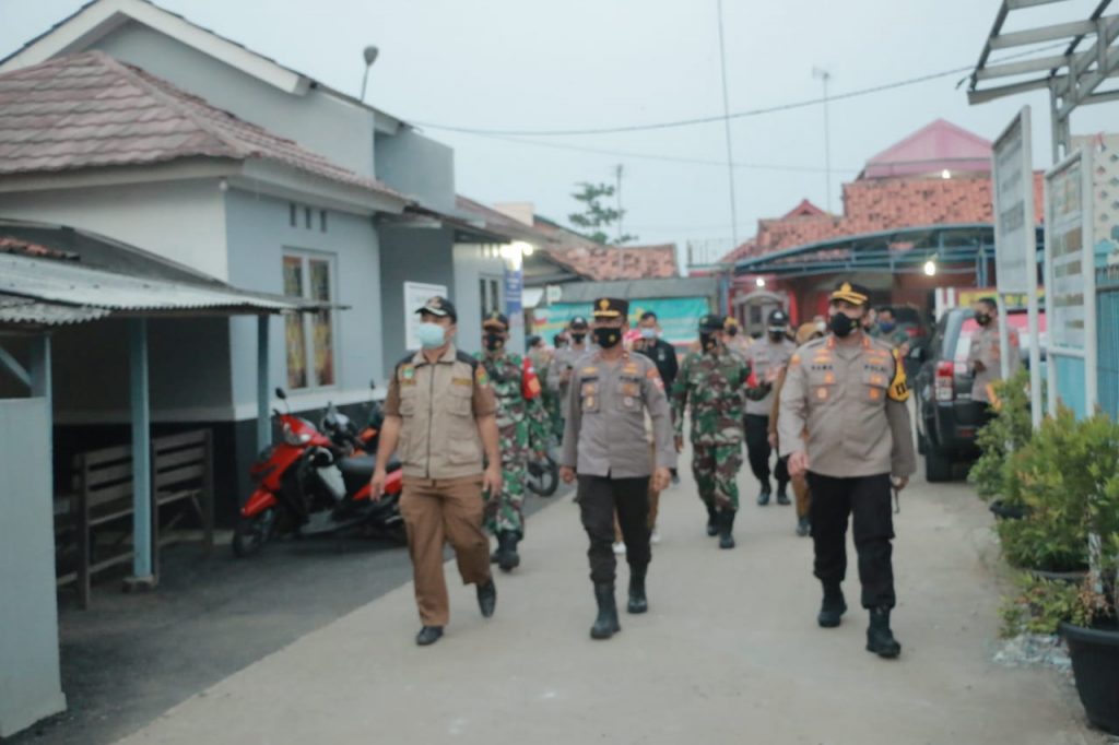 Kunjungan Tim Korbinmas Baharkam Polri ke Posko PPKM Mikro di Kelurahan Plawad Karawang
