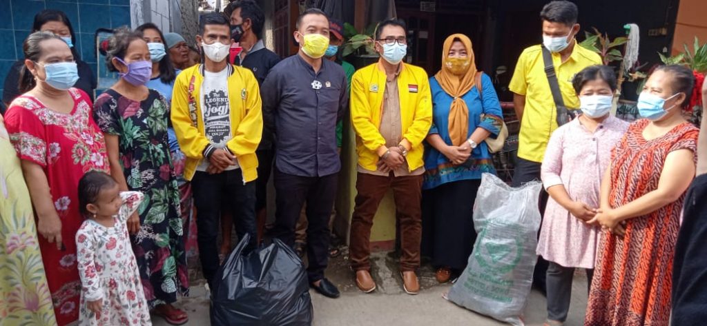 Kegiatan Jumat Berkah Dan Senin Amanah DPD Partai Golkar Karawang Terus Dilakukan Agar Selalu Ada Di Tengah Masyarakat