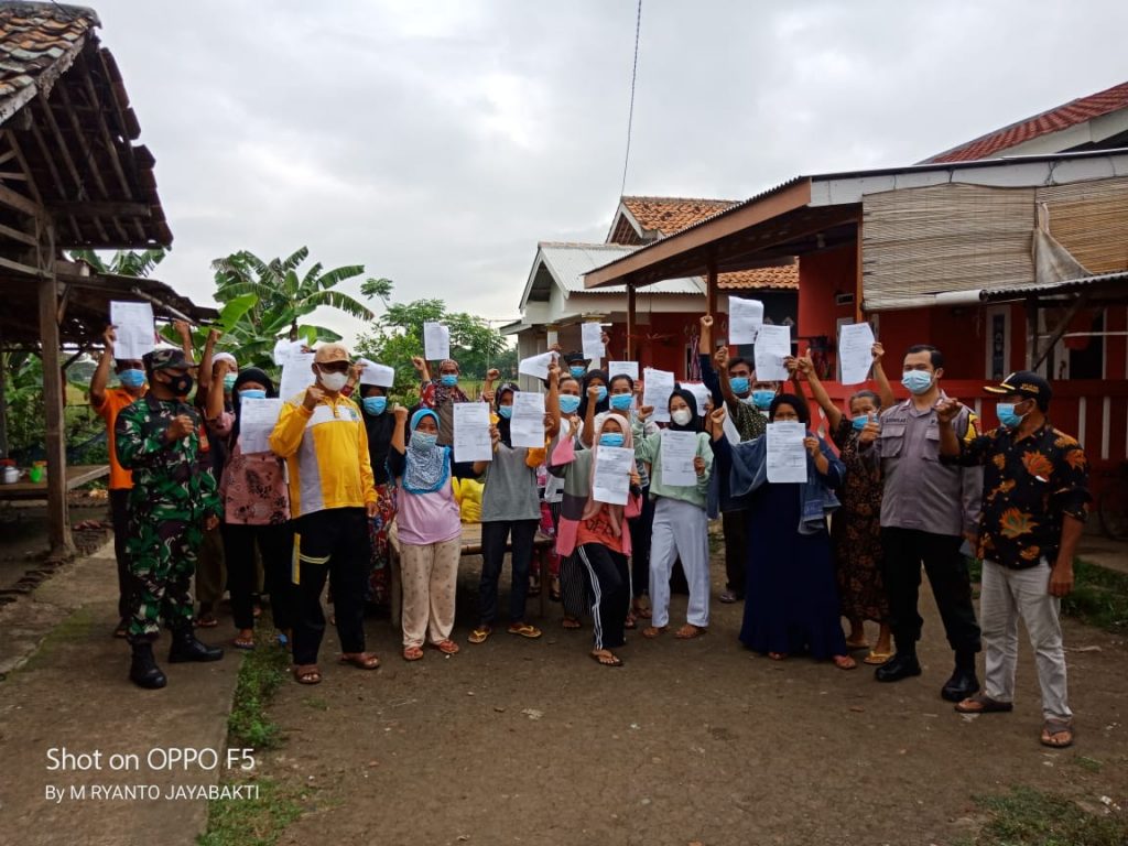 BABINSA ,DAMPINGI ,TIM ,KESEHATAN ,BERIKAN ,SURAT ,KETERANGAN ,SEHAT, KEPADA, WARGA, USAI, KARANTINA ,MANDIRI