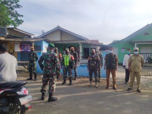 BABINSA KORAMIL 03/CABANGBUNGIN BERSAMA SATPOL PP AJAK WARGA DISIPLIN PROKES