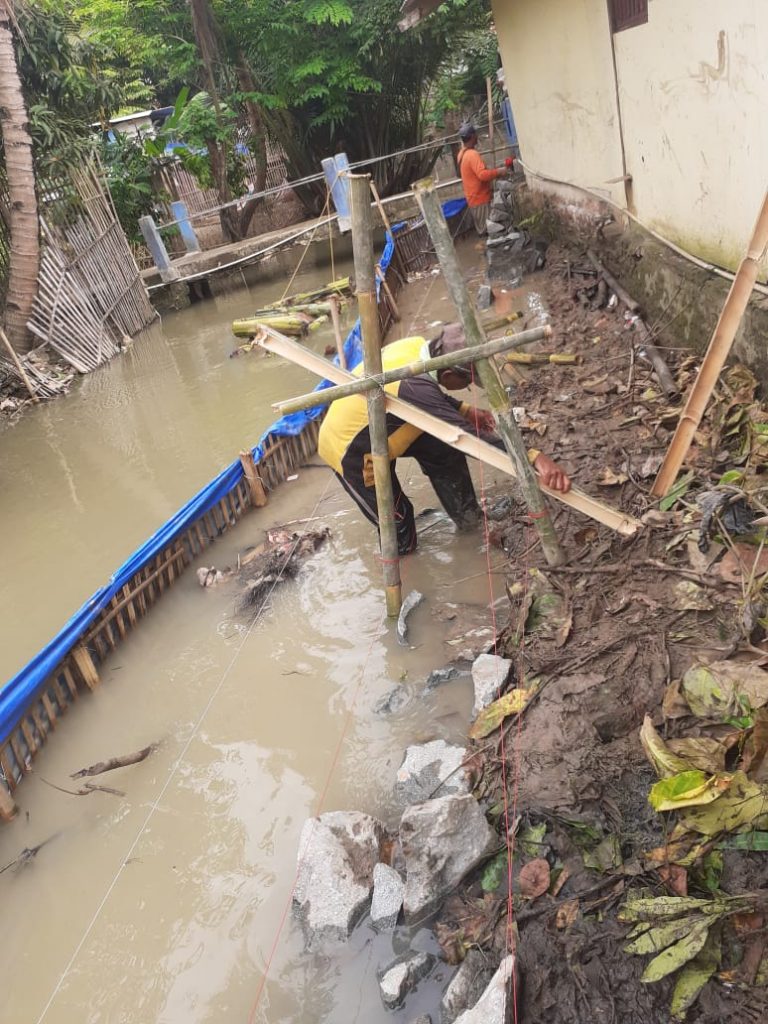 Di Duga Oknum Pengawas Dinas PUPR Main Proyek APBD