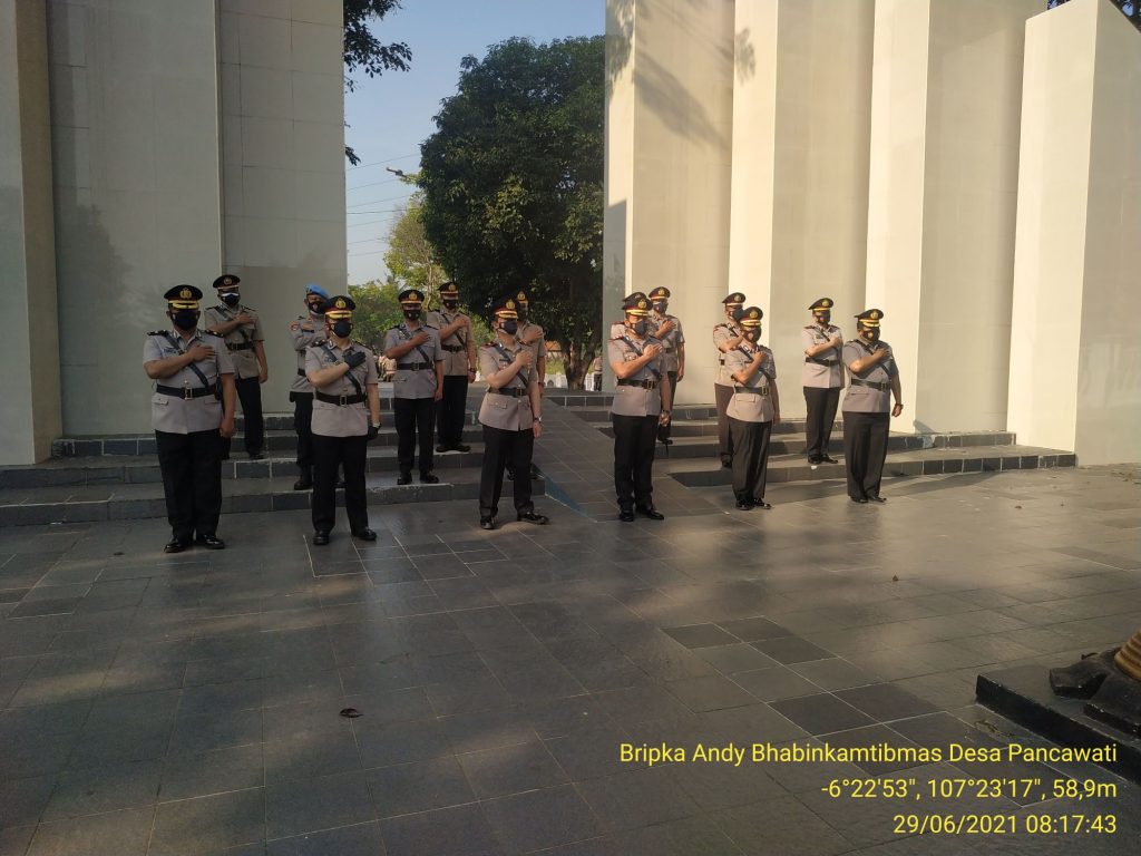 Kepolisian Resort Karawang Gelar Kegiatan Upacara Bendera Di Taman Makam Pahlawan