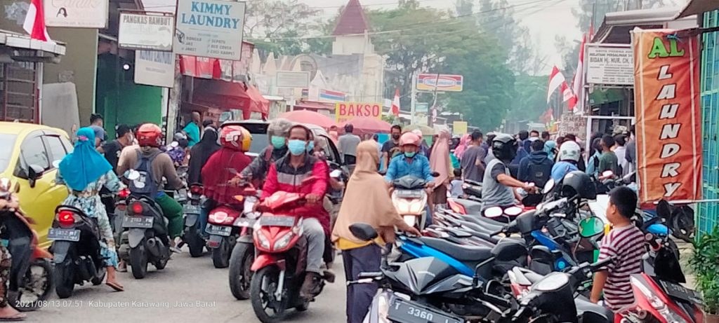Dampak Pelaksanaan Vaksin Untuk Masyarakat Mengakibatkan Kerumunan