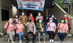 132 Lansia Ikut Vaksinasi Massal di Polsek Karawang Kota