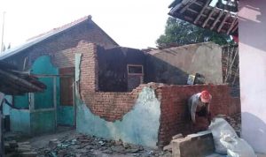 Diharapkan Pemkab Karawang Respon Adanya Musibah Rumah Warga Desa Telukbango Yang Roboh