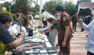 Bertepatan Sumpah Pemuda, Kejari Karawang Lakukan Pemusnahan Barang Bukti