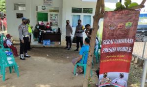 Polsek Klari Laksanakan Kegiatan Rutin Kontrol Pelaksanaan Gerai Vaksinasi Presisi Mobile Door To Door