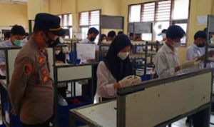 Kapolsek Kotabaru Ipda Dede Komara Laksanakan Giat Kunjungan Ke SMK Muhammadiyah Satu Cikampek