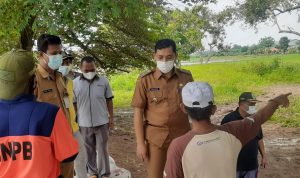 Lurah Tanjungmekar Di Awal Kerja Laksanakan Monitoring Kegiatan Kasyarakat  penanggulangan Limpasan Air Bantaran Kali Citarum