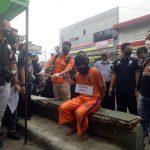 Polres Karawang Gelar Rekonstruksi Kasus Pembunuhan Pemilik Rumah Makan Padang