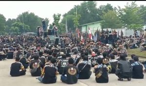 Ribuan Massa Tergabung Dalam Forum Ormas Dan LSM Karawang Bersatu Kepung PT Ichi