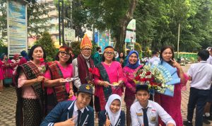 SMPN 7 Medan Peringati Hari Guru Nasional Dengan Upacara Dan Pemotongan Nasi Tumpeng