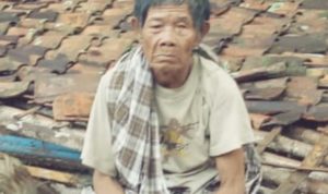 RUMAH BABEH EMIS DESA TANJUNG SARI DI SAPU  ANGIN KENCANG MENJADI AMBRUK