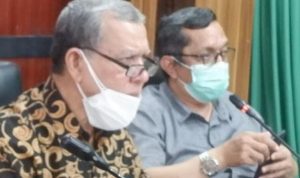 Prof. H. Ismet Danial Nasution, drg, Ph.D, Sp.Pros(K), FICD Menyampaikan Penghargaan Setinggi Tingginya kepada Ketua STAI UISU Pematangsiantar
