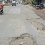 Haji Ade : Kondisi Jalan Berlubang Ini Sangat Membahayakan Pengguna Jalan