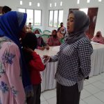 Lurah Palumbonsari Memberikan Edukasi Kepada 347 penerima KKS dari pemerintah