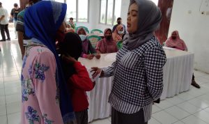 Lurah Palumbonsari Memberikan Edukasi Kepada 347 penerima KKS dari pemerintah