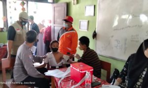 Polres Karawang Laksanakan Gebyar Vaksin di SDN Cibalongsari lll