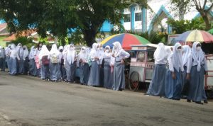 Siswa Mengaku Beli Buku LKS di Koperasi SMAN 1 Rengasdengklok diharuskan