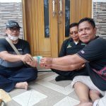 Pemdes kondang Jaya Berikan Donasi Rehab Rumah Ibu Adah