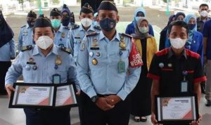 Imigrasi Cilacap Berikan Penghargaan Pegawai Teladan dan Terbaik Bulan Januari 2022