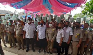 PENYERAHAN SERTIPIKAT PIHAK (BPN) KEPADA MASRAKAT DESA SRIKAMULYAN