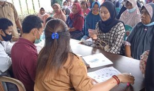 Pemdes Karanganyar Salurkan Bansos BPNT Sesuai prosedur dan Patuhi Protkes