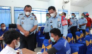 Kakanwil Kemenkumham Sumut Imam Suyudi Tinjau Pelaksanaan Vaksin dan Terima Dosis Ke 3 di Rutan 1 Medan