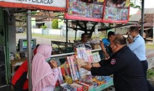 Kantor Imigrasi Cilacap Kelas I Laksanakan Giat Rutin Berbagi Takjil Buka Puasa