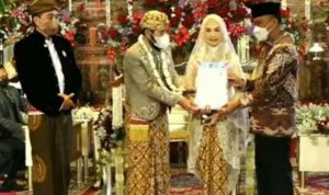 Syah, Usai Menikah Ketua MK Anwar Usman – Idayati Dapat KTP EL Baru