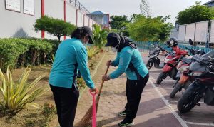 Jumat Bersih, Karutan Perempuan Medan Kanwil Kemenkumham Sumut Ema Puspita Pimpin Jajaran Laksanakan Kerja Bakti