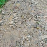 kondisi jalan yang Menuju Desa cikarang Rusak Parah Pemdes seakan tutup mata dan acuh
