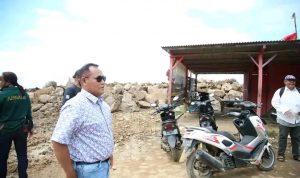 Tinjau Lokasi Proyek Pembangunan Breakwater, Bupati Nanang Tampung Aspirasi Nelayan Terkait Pembangunan Tambatan Perahu di TPI Desa Way Muli Timur.