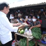 Presiden Jokowi Temui Pedagang di Pasar Alasa