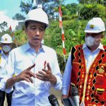 Presiden Jokowi Tinjau Proyek Peningkatan Struktur Jalan di Pulau Nias