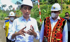Presiden Jokowi Tinjau Proyek Peningkatan Struktur Jalan di Pulau Nias