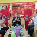 Wow.!! Pangikhan Tihang Makhga Sematkan Kikat Hanuang Bani pada Kepsek SMPN 1 Kalianda.