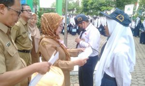 Kepala UPT Dra Hj Irnawati MM Membuka MPLS Peserta Didik Baru SMP Negeri 7 Medan