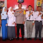 Kapolres Madina Dapat Kunjungan Putra-Putri Calon Paskibraka Tingkat Nasional Foto: Kapolres bersama calon Paskibraka