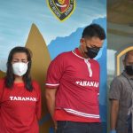 “Pasutri tersangka kasus Curat di sebuah toko di Natar, di amankan Jatanras Polda lampung”.