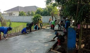 GUNAKAN DANA DESA TAHAP 2 PEMDES JATIBARU BANGUN JALAN LINGKUNGAN