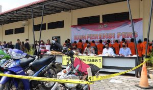 SATU BULAN TERKAHIR POLRES LAMPUNG SELATAN AMANKAN 46 PELAKU KEJAHATAN.