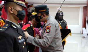 Kapolda Riau Lepas Secara Tradisi 62 Personel Yang Masuk Purna Bhakti