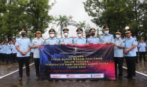 Puncak peringatan Hari Dharma Karya Dhika (HDKD) Ke-77 Tahun 2022 Imigrasi Cilacap UPT Kemenkumham Laksanakan Ziarah Ke Makam Pahlawan