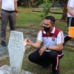 Polres Lamsel Pengecatan di Makam Pahlawan Kesuma Bangsa.