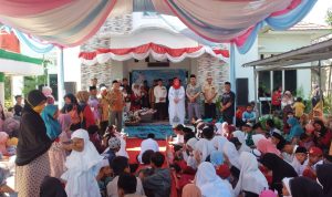 Kades Sindangmukti Hj Rahmawati Dewi Bersama Jajaran Pemdes Gelar Acara Santunan Yatim Piatu Halaman Kantor Desa Sindangmukti