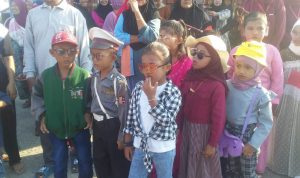 Kemeriahan Masyarakat Pondok Rawa Menyaksikan Perlombaan Fashion show di HUT RI KE-77
