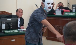 Sidang Panti Rehab TRP, Keterangan Saksi Bertopeng Berlainan